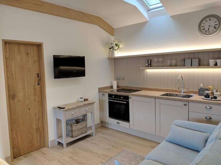 Barley - Cosy Stylish Apartment - Easy Access To Bath And Many Nearby Attractions 博克斯 外观 照片