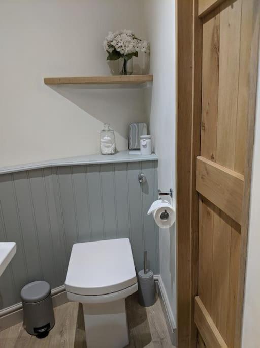 Barley - Cosy Stylish Apartment - Easy Access To Bath And Many Nearby Attractions 博克斯 外观 照片